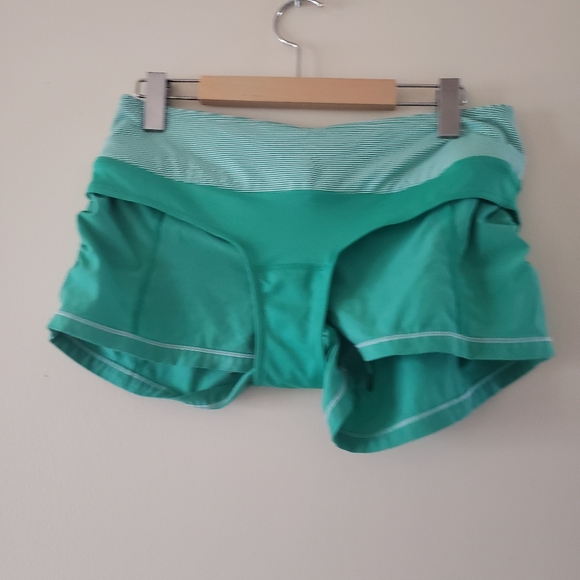 Lululemon Running Short With Built In Liner - 2.5" Inseam  Size 6 - Picture 7 of 11
